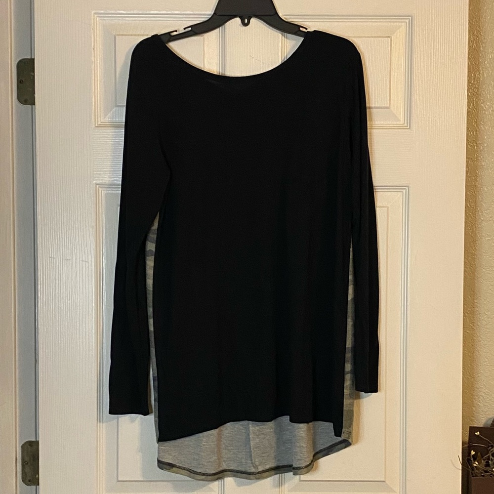 Heimish USA Women’s Long Sleeve Camo/Black Shirt. Size M.